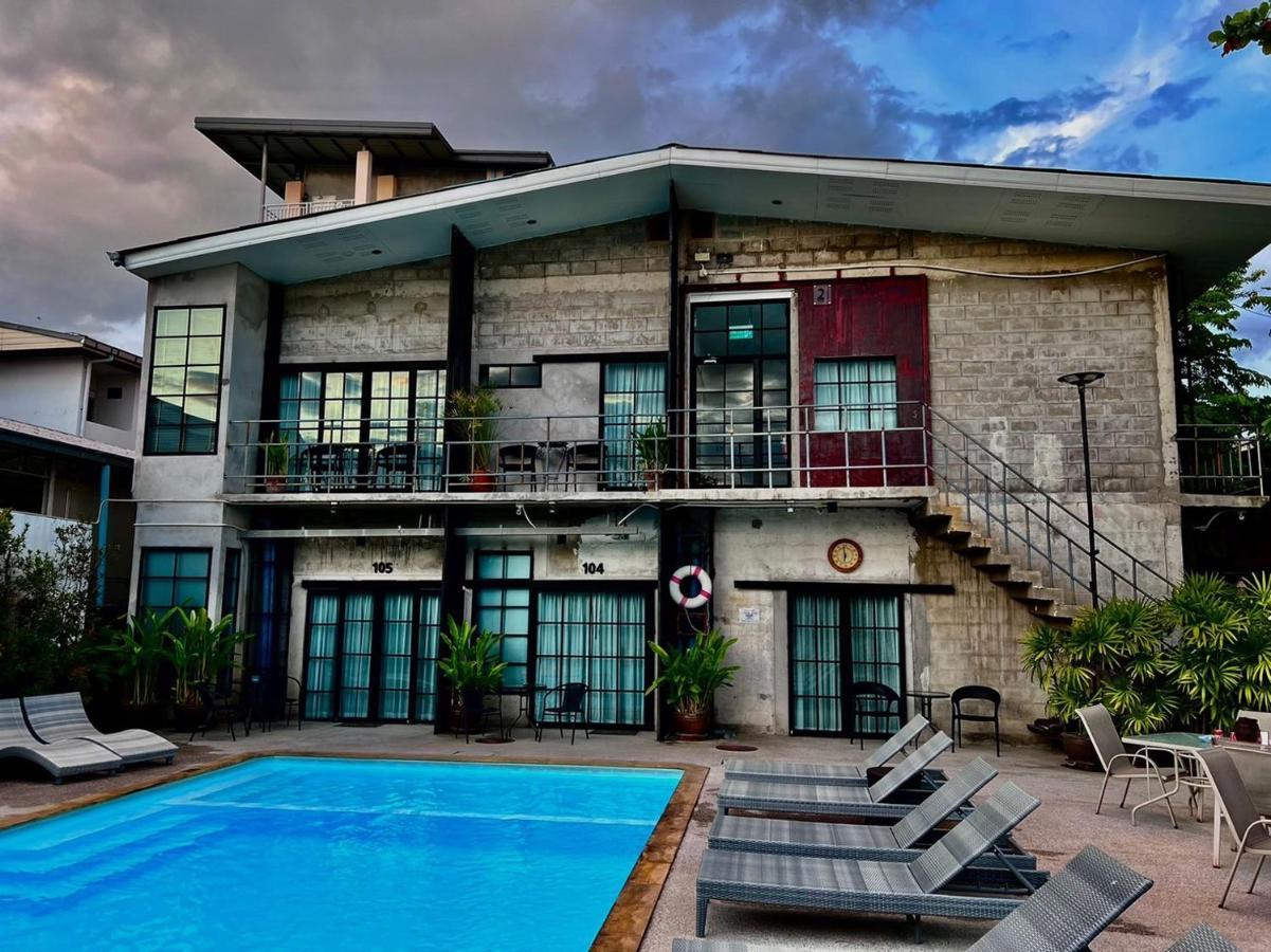 The Warehouse Chiang Mai Hotell Exteriör bild