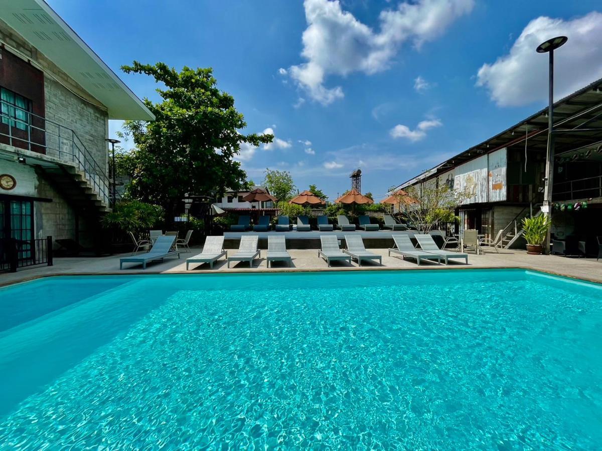The Warehouse Chiang Mai Hotell Exteriör bild