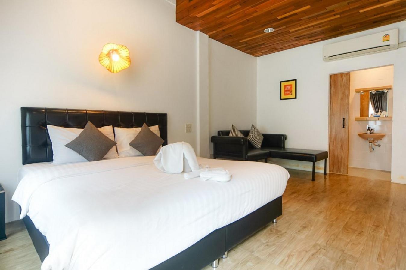 The Warehouse Chiang Mai Hotell Exteriör bild