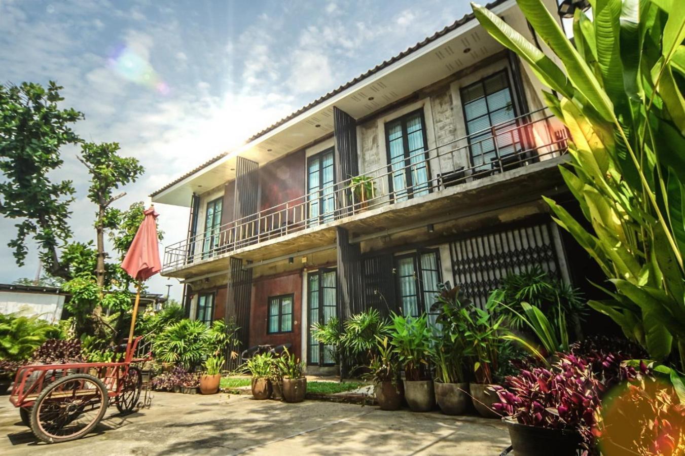The Warehouse Chiang Mai Hotell Exteriör bild