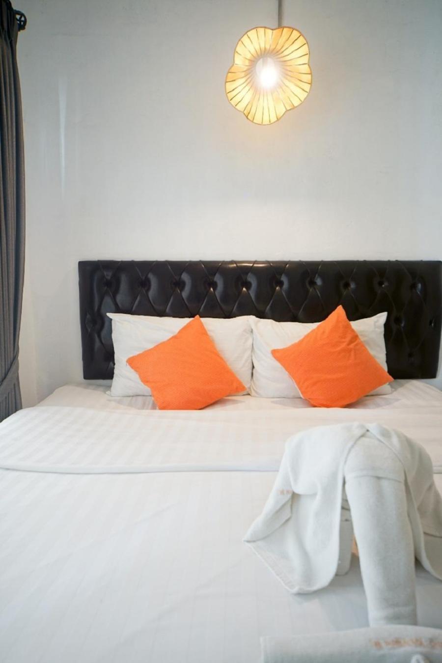 The Warehouse Chiang Mai Hotell Exteriör bild